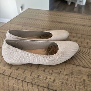 Used and well worn women’s ballet flats, size 6